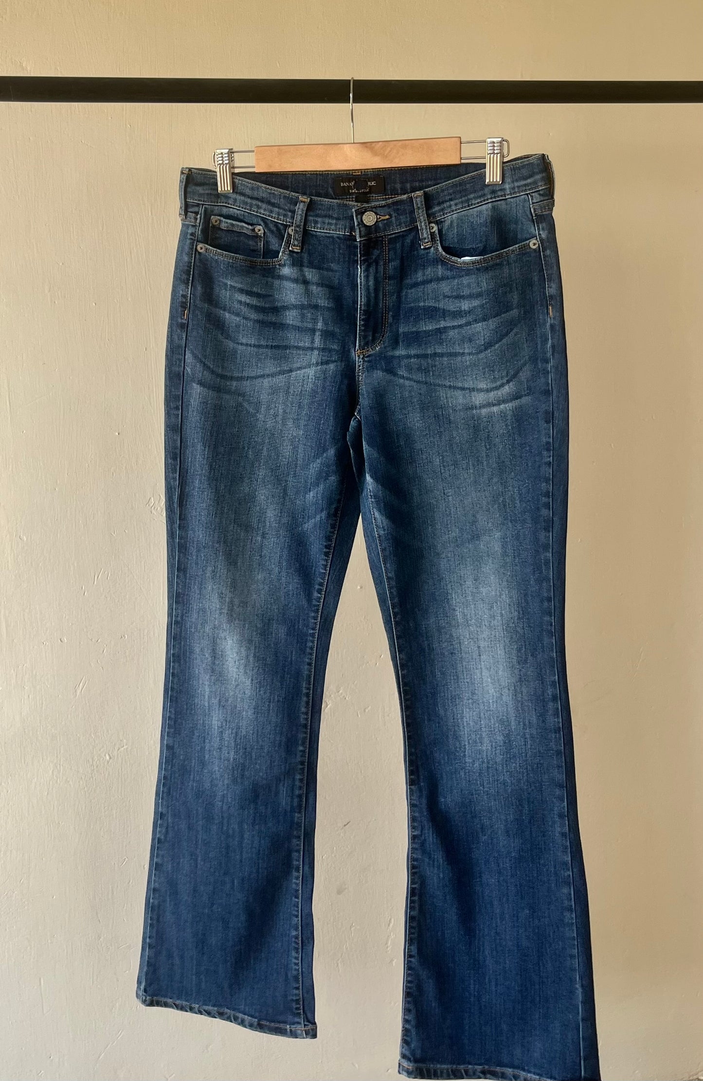 HIGH RISE FLARED JEANS