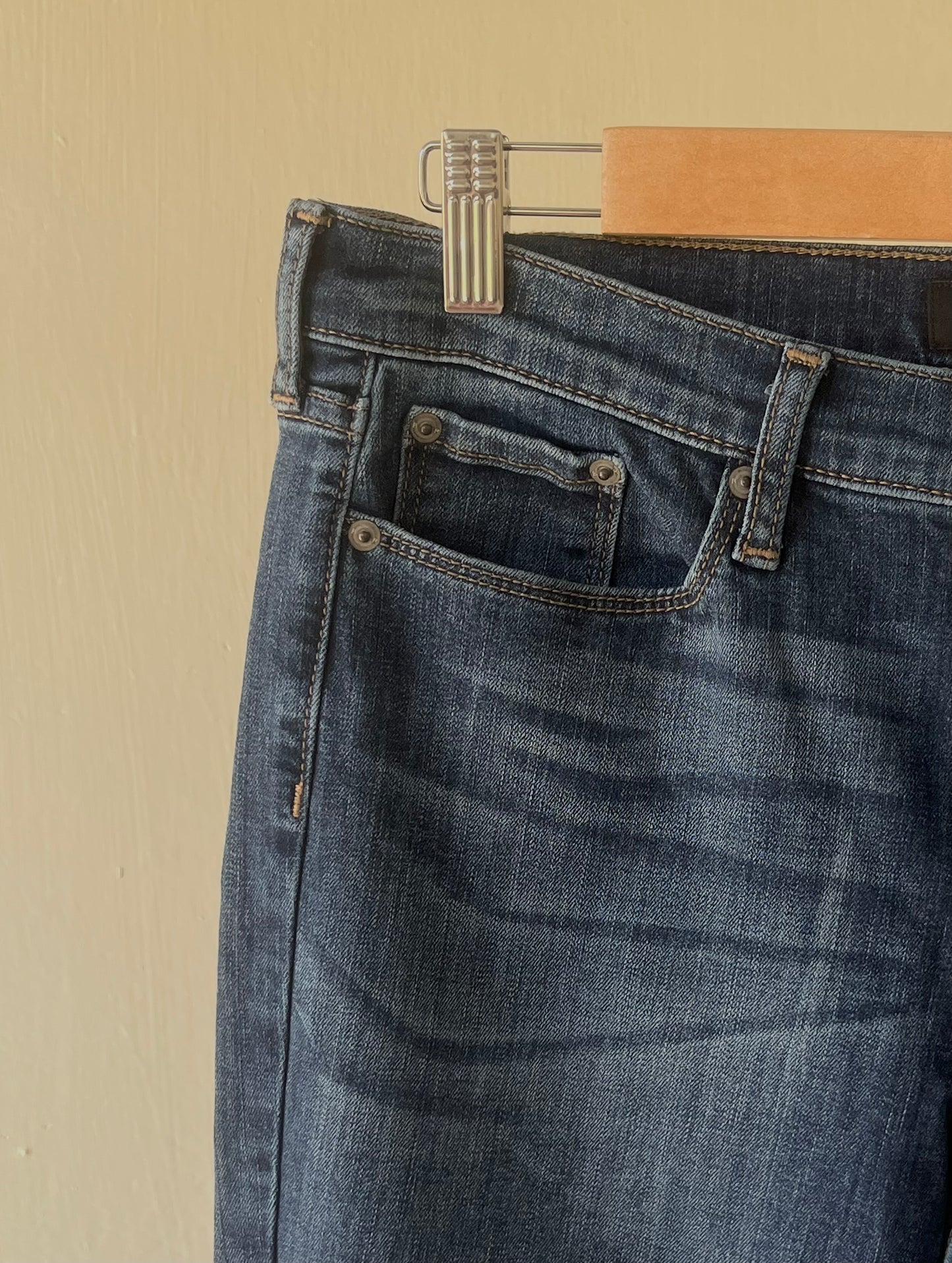 HIGH RISE FLARED JEANS