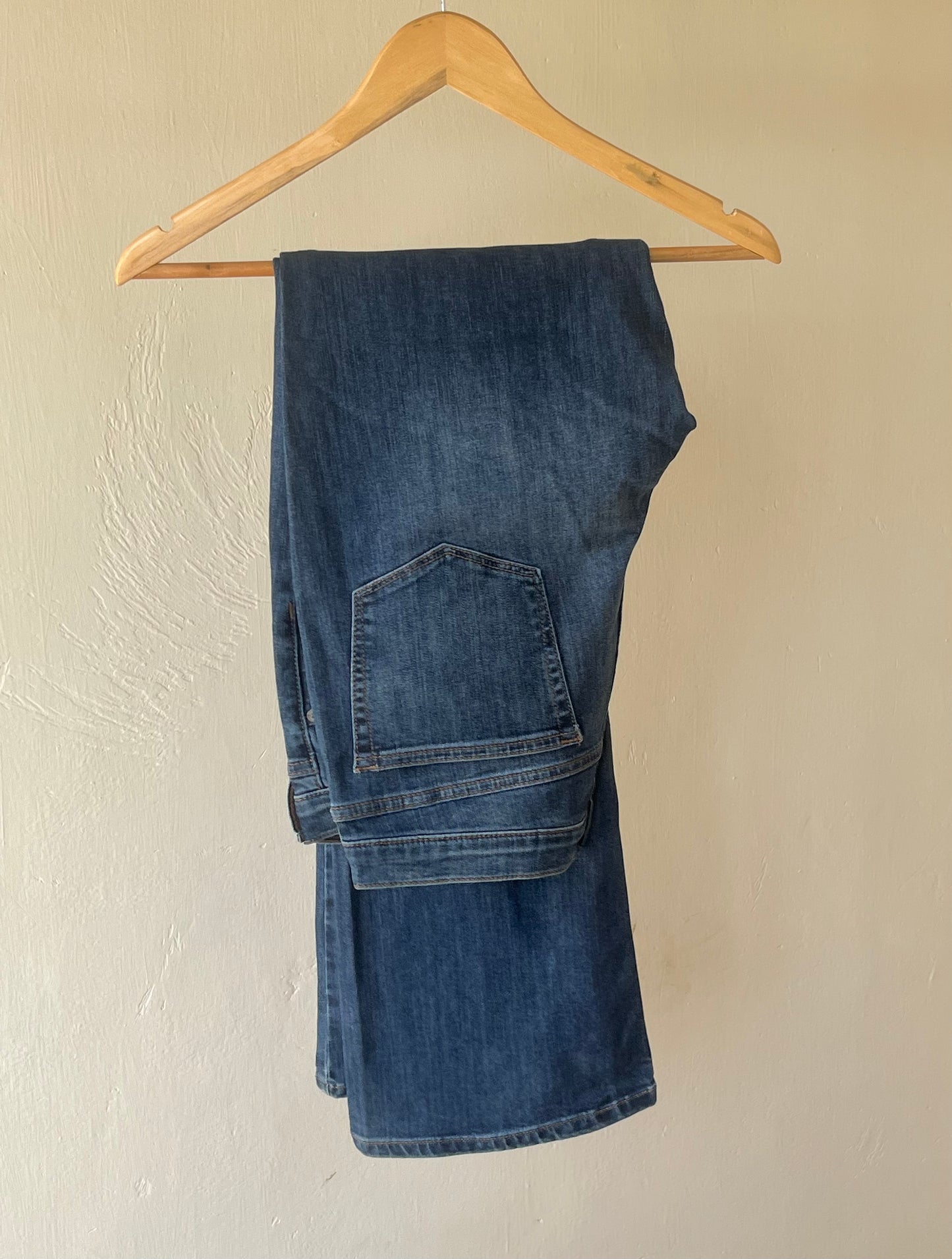 HIGH RISE FLARED JEANS