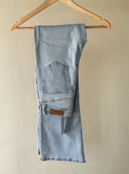 HIGH RISE FLARED BOYFRIEND JEANS