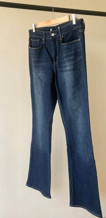 HIGH RISE FLARED JEANS