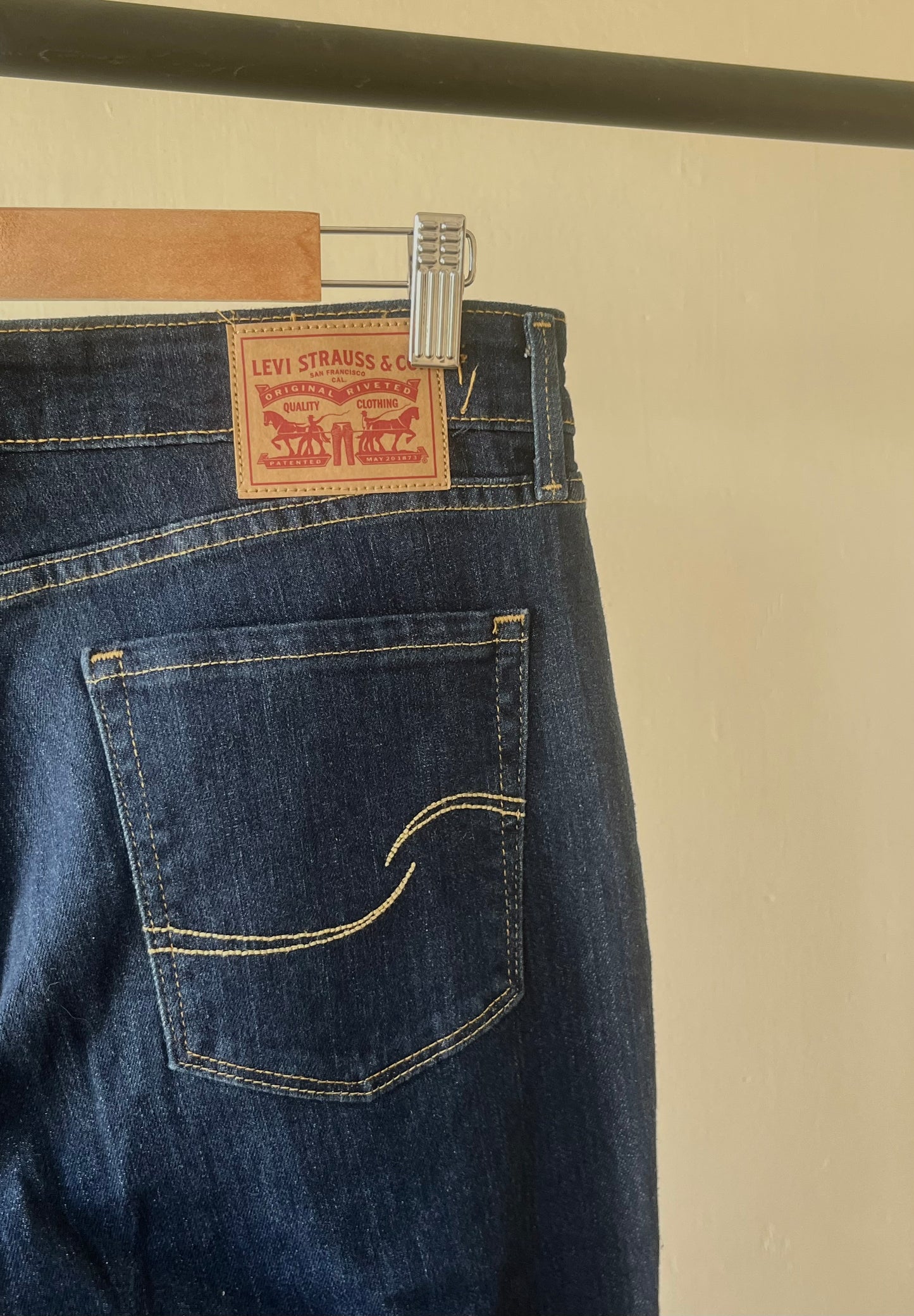 HIGH RISE FLARED JEANS