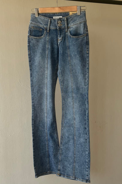 HIGH RISE FLARED JEANS