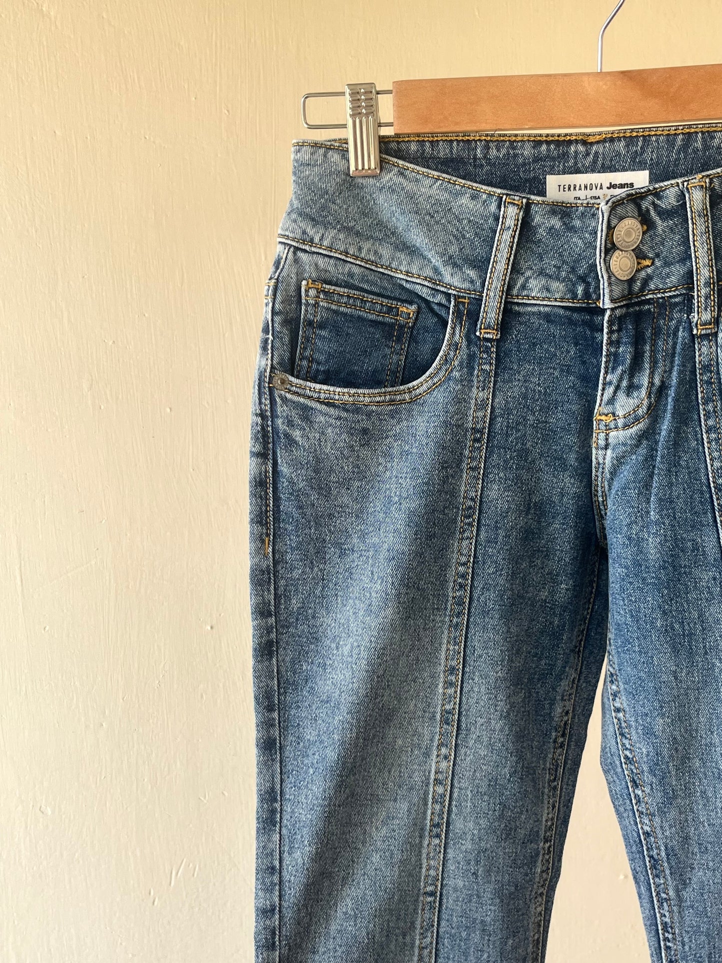 HIGH RISE FLARED JEANS