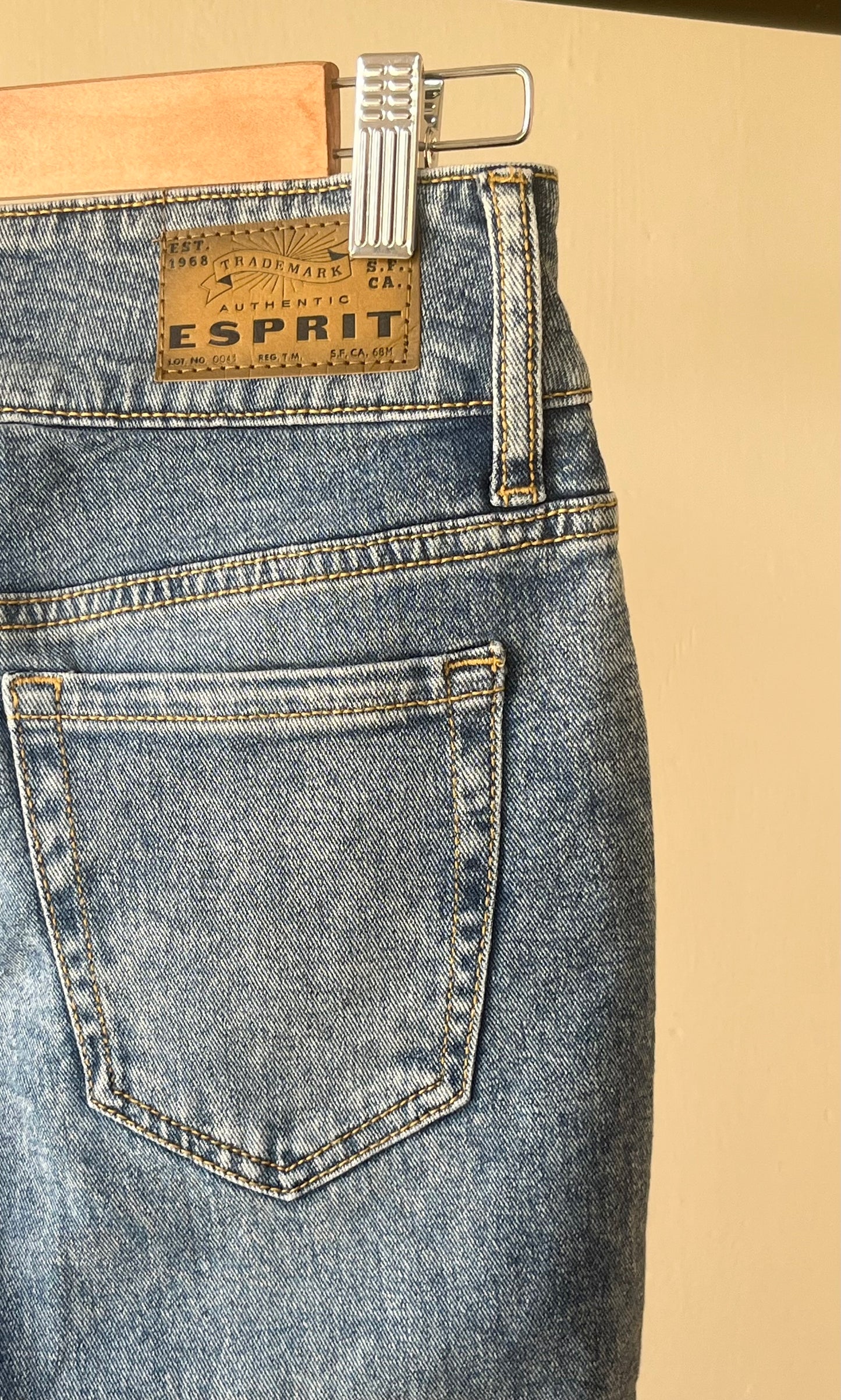 HIGH RISE FLARED JEANS