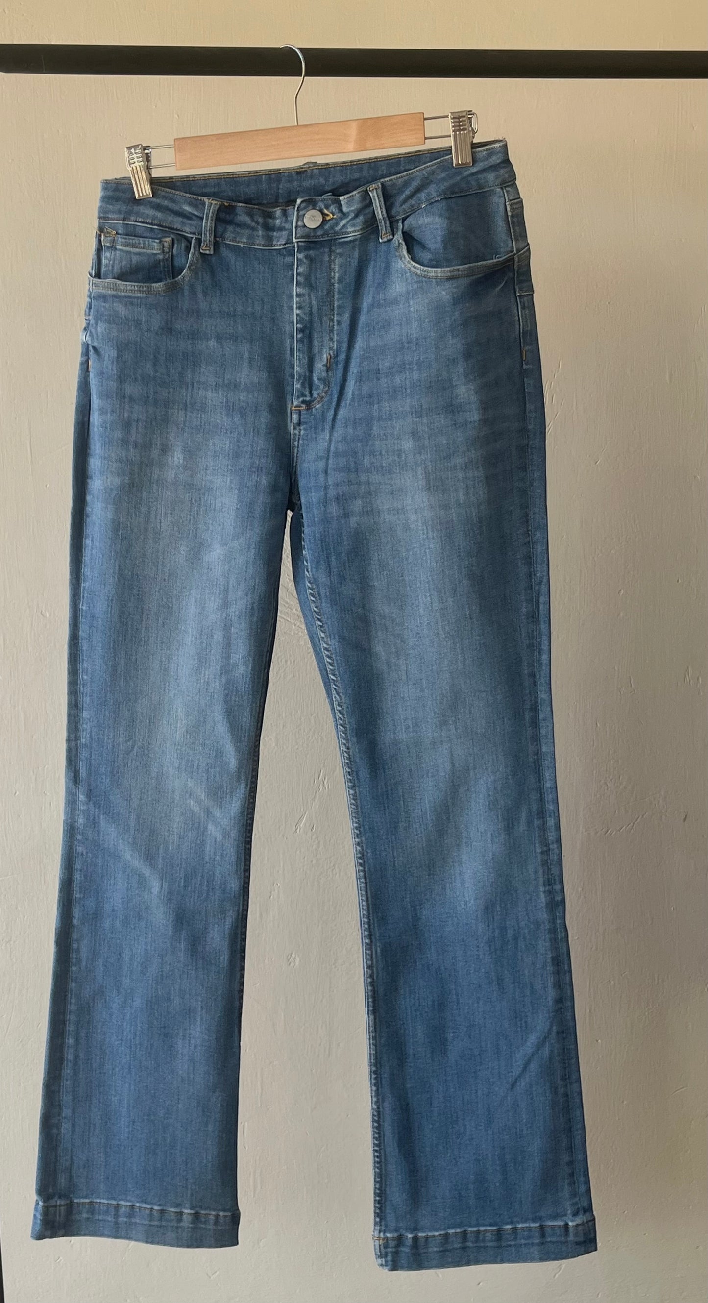 STRAIGHT JEANS