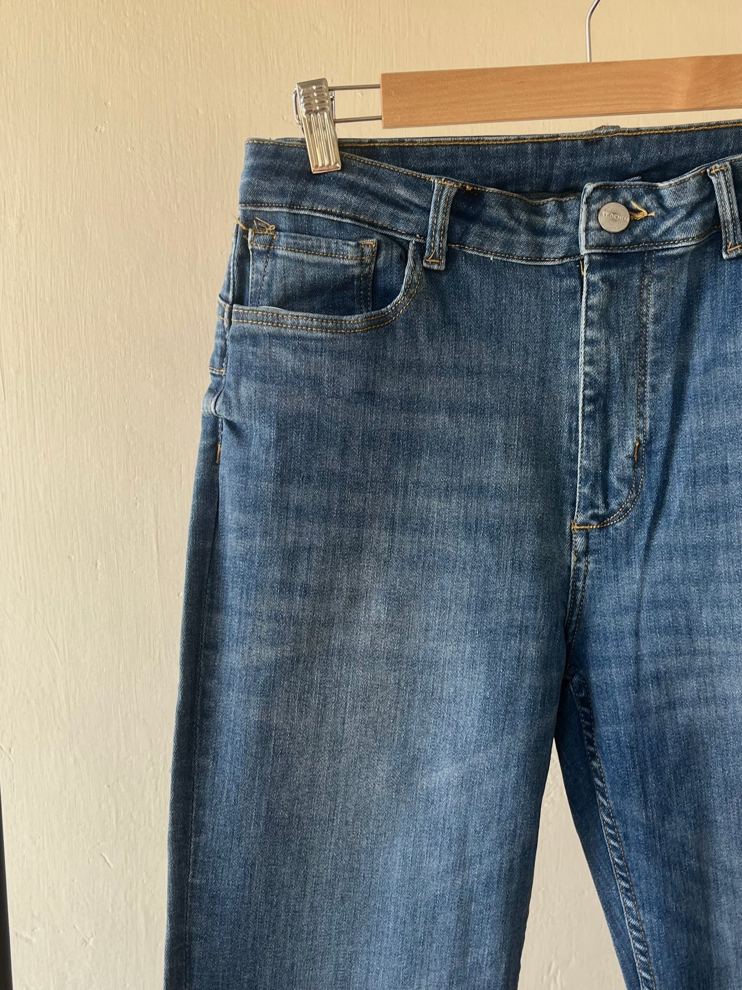 STRAIGHT JEANS