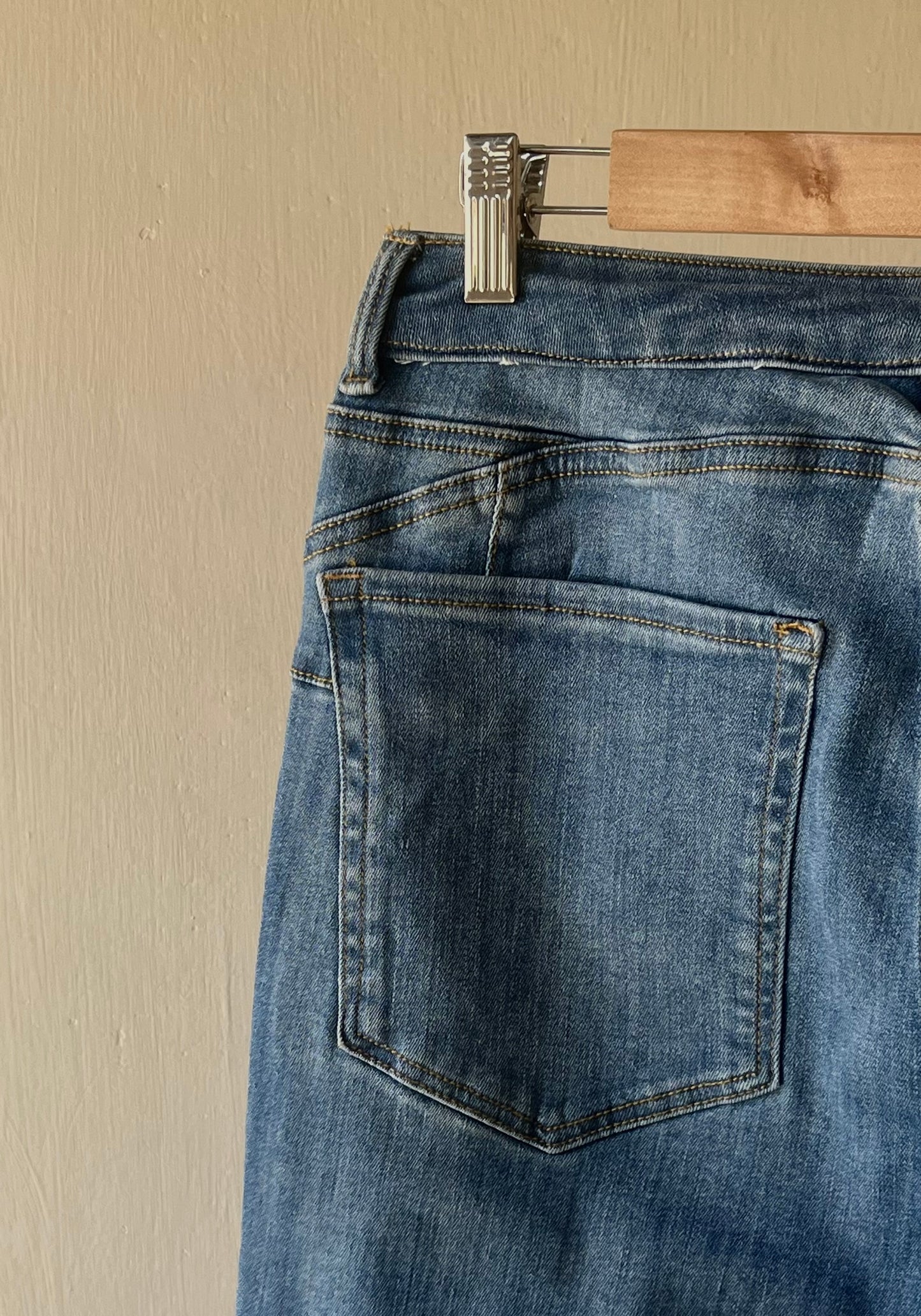 STRAIGHT JEANS
