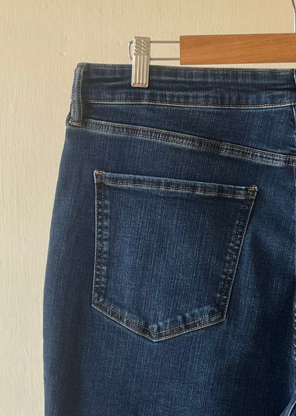 STRAIGHT JEANS
