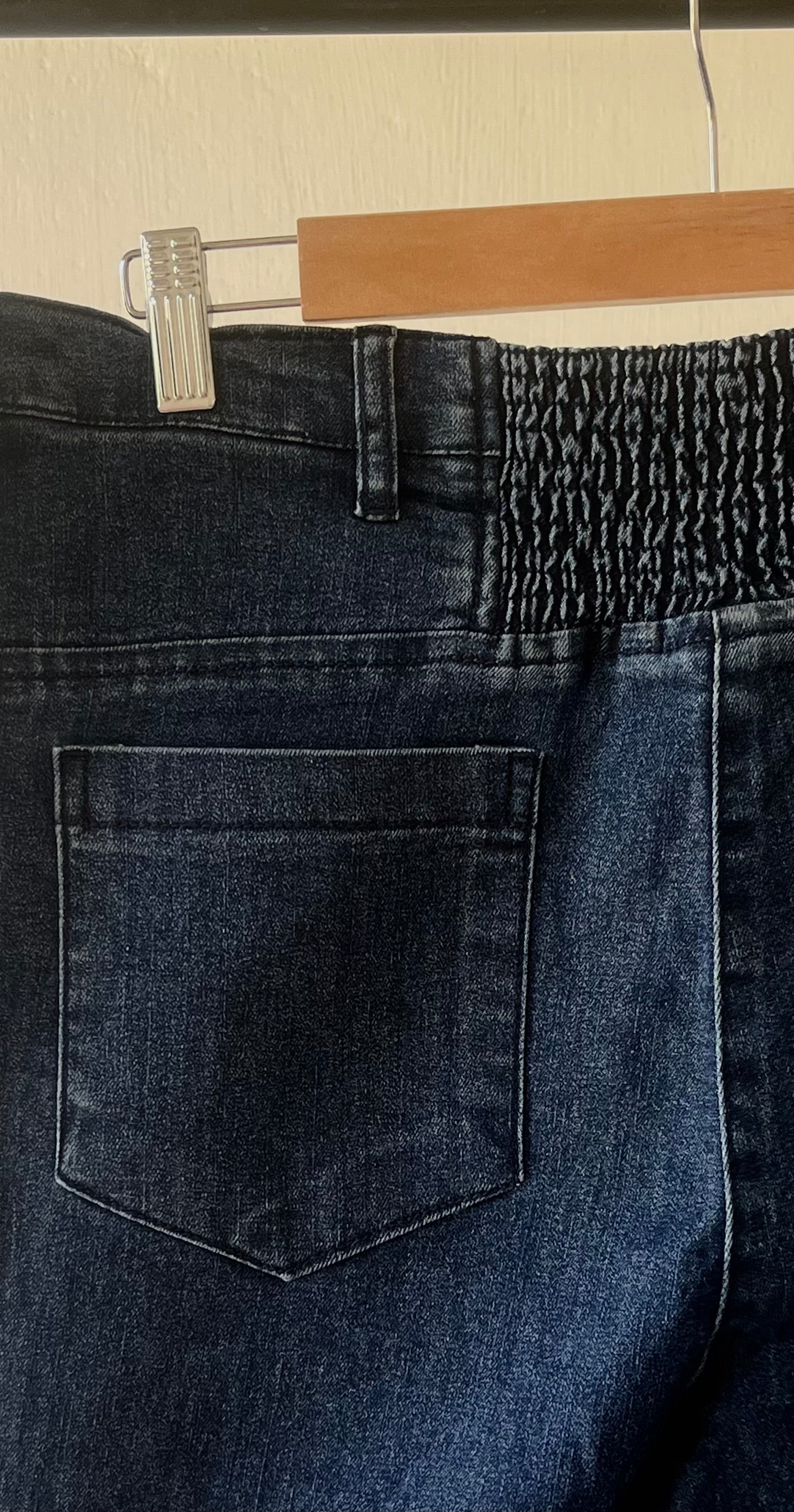 STRAIGHT JEANS