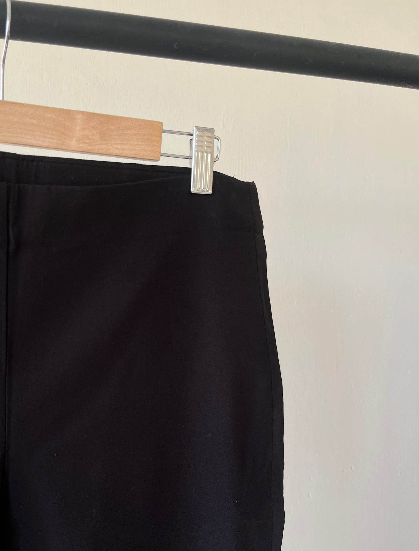 STRETCHABLE SLIM FIT PANTS