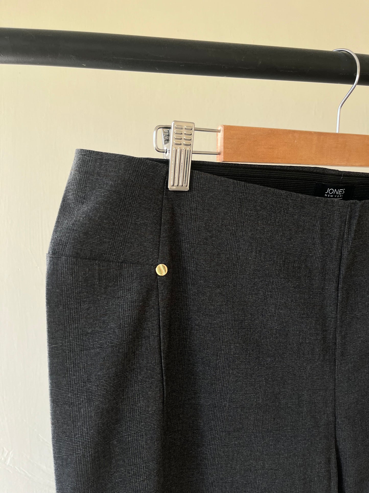 STRETCHABLE SLIM FIT PANTS