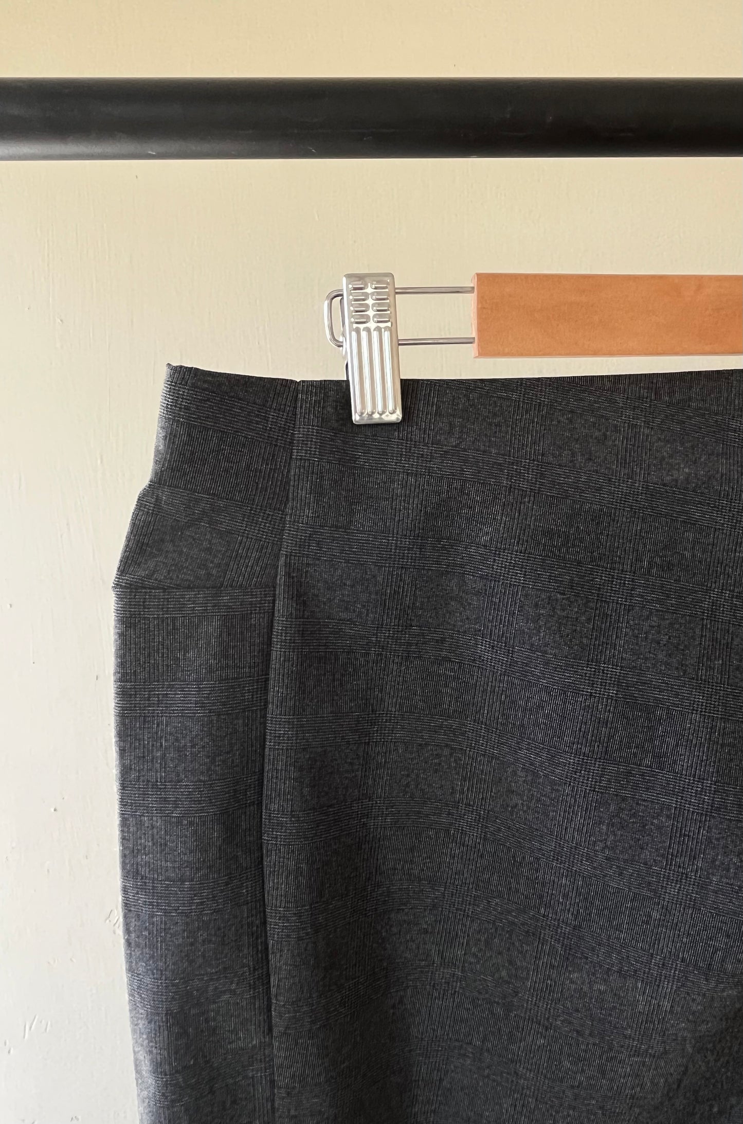 STRETCHABLE SLIM FIT PANTS